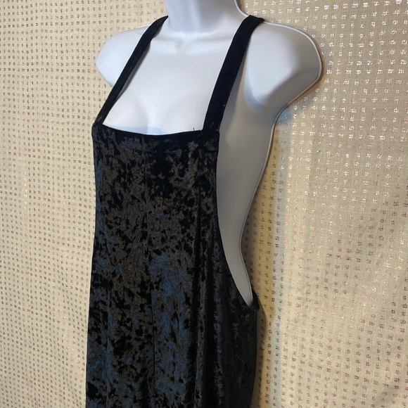 Urban Outfitters Black Lightweight Crushed Velvet Overalls - Picture 6 of 9